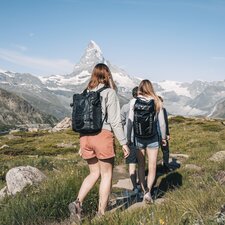 Hiking with a view of the Matterhorn  | © Gabriel Perren
